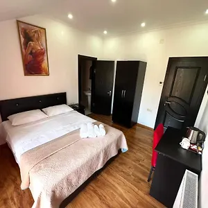 3* Отель Four Seasons